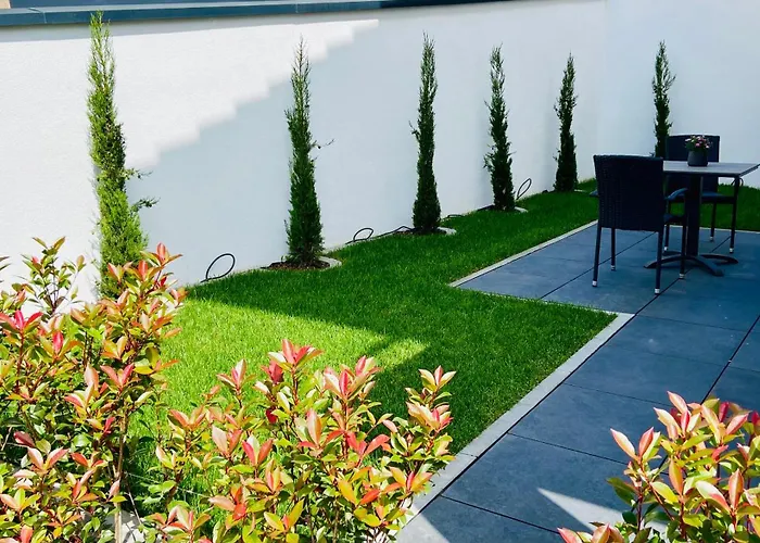 Halbstueck - Am Kropsbachpark * Sankt Martin